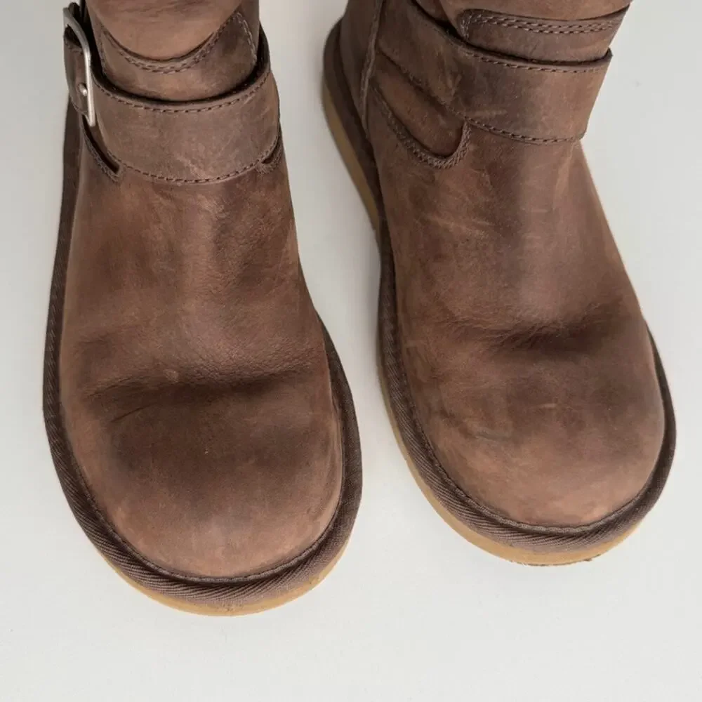 Ugg Kensington EUC‎ Pull On Two Buckle Brown Nubuck Shearling Mid Calf Boots 6